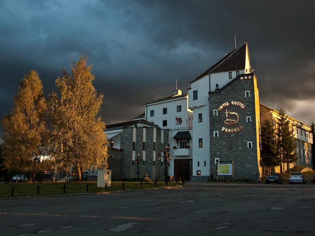 Hotel Castel Dracula Piatra Fantanele Exteriör bild