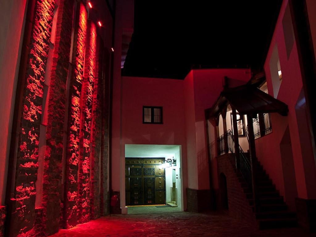 Hotel Castel Dracula Piatra Fantanele Exteriör bild