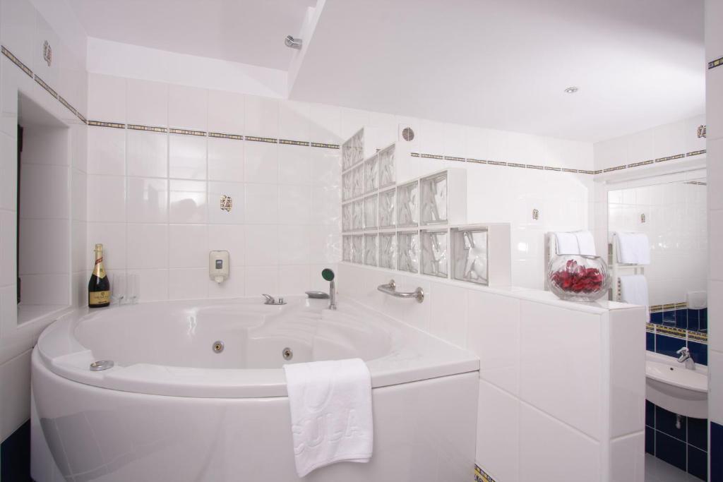Hotel Castel Dracula Piatra Fantanele Rum bild