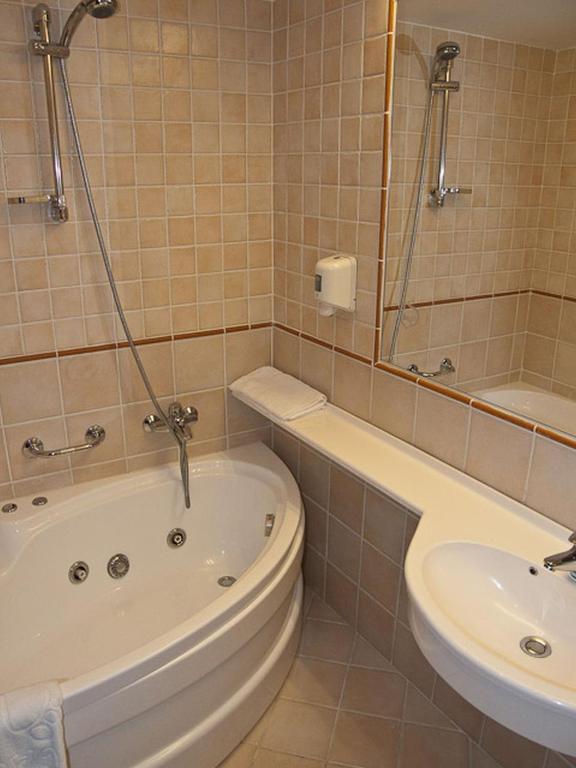 Hotel Castel Dracula Piatra Fantanele Rum bild