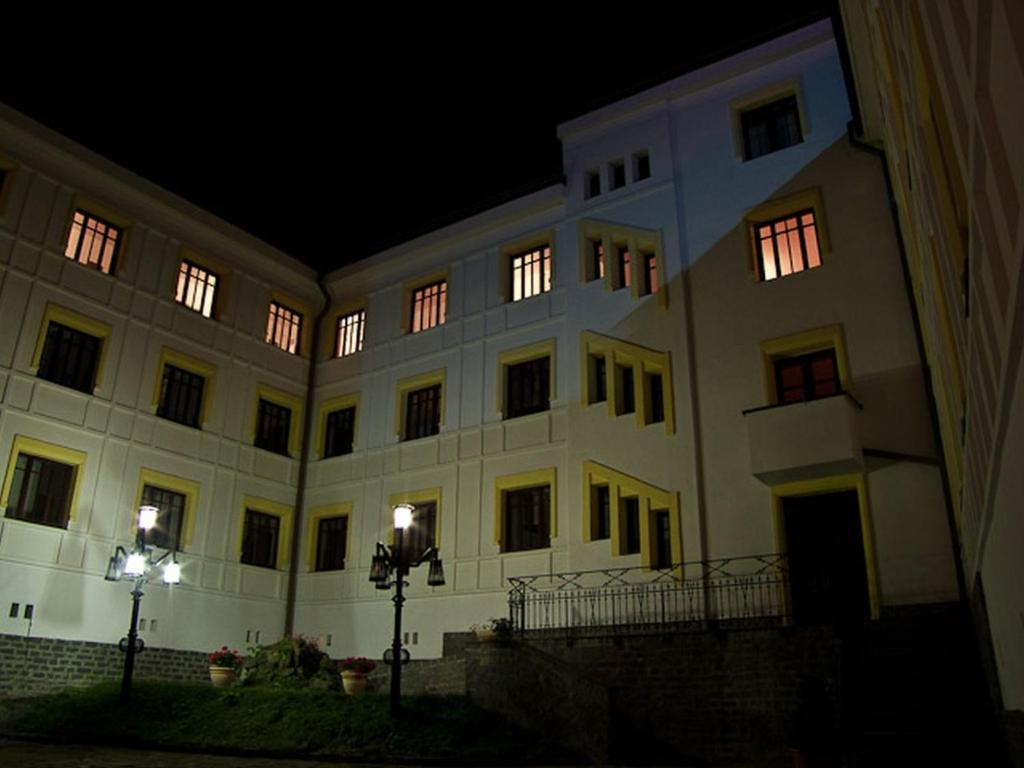 Hotel Castel Dracula Piatra Fantanele Exteriör bild